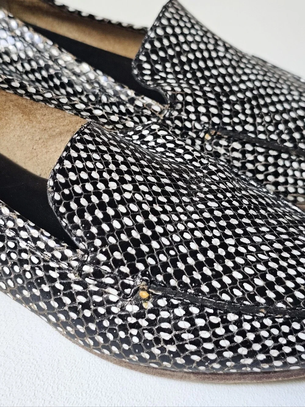 Kate Spade New York Snakeskin Print Leather Loafers Women's 7.5M Slip On Pointed